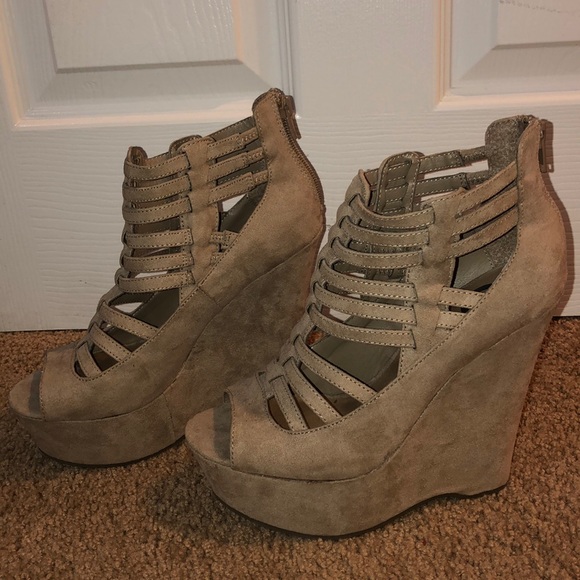 guess tan wedges